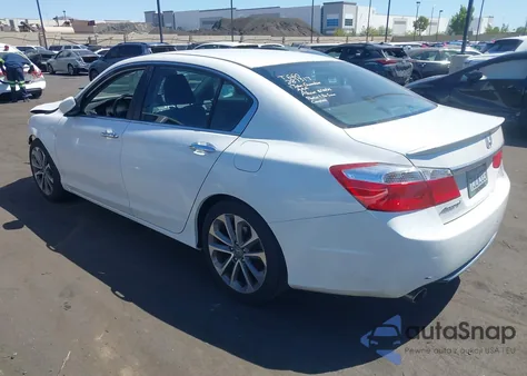 2015 Honda Accord Sport z USA, uszkodzony, nr VIN 1HGCR2F56FA068454